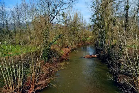 La rivière Dourdou à Saint-Cyprien-sur-Dourdou, en Aveyron
