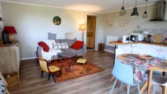 Salon lumineux du gîte